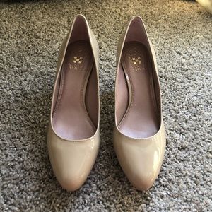 NEW Vince Camuto nude shinny pump heels size 7.5